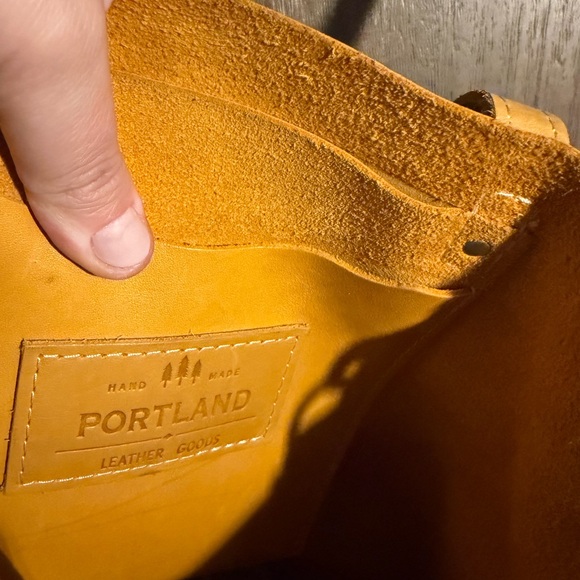 Portland Leather Goods Yellow/Sunflower 🌻 Leather Crossbody Tote - Picture 6 of 16